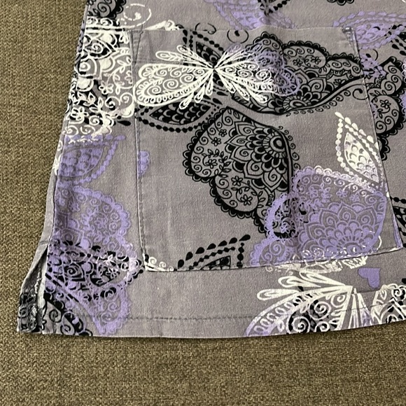 💰3 items for $25 🏷 Women 🍑 Peaches Uniforms Butterfly pattern sz XS - Picture 4 of 7